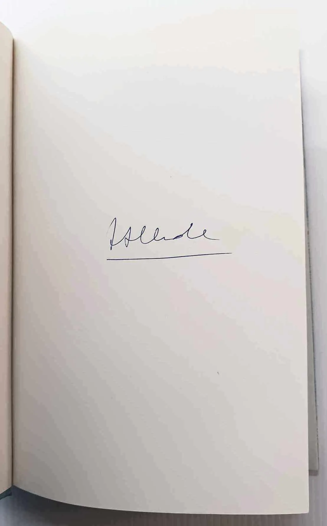 A LONG PETAL OF THE SEA (SIGNED) - Isabel Allende