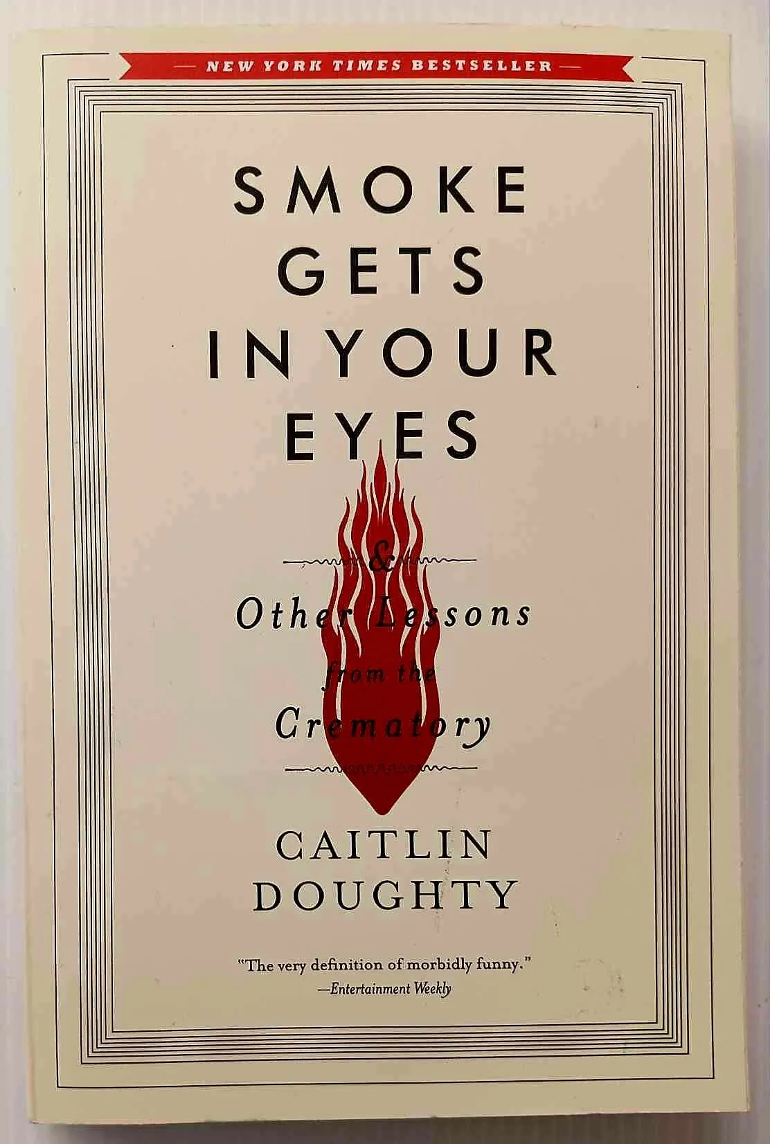 SMOKE GETS IN YOUR EYES - Caitlin Doughty