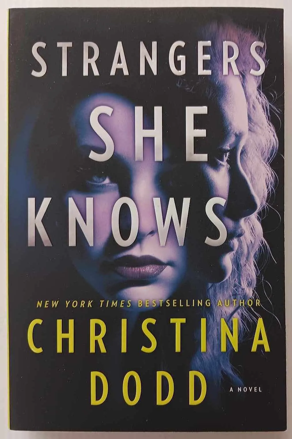 STRANGERS SHE KNOWS - Christina Dodd